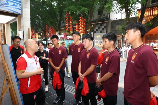 伊藤菜菜子忙道：我也去……叶辰淡淡道：伊藤先生没穿衣服，你还是不要进去了。